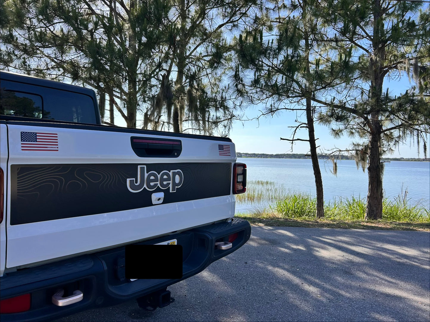 #matte_black_&_gloss_topo