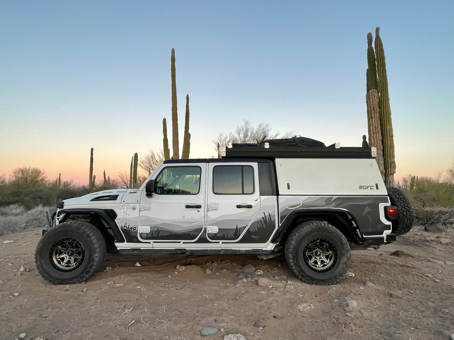 #5500-1959_black_&_white_baja